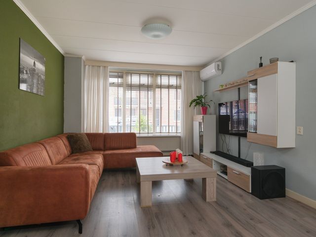 Adriaen Van Ostadestraat 8, Almelo
