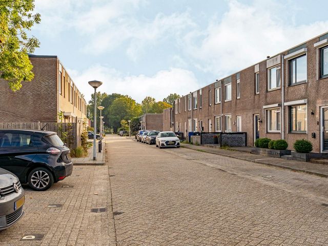 Zaagvisplantsoen 13, Almere