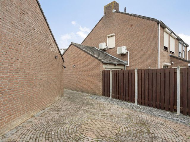 Burg Kurversstraat 29, Urmond