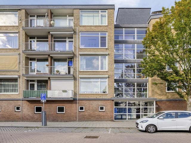 Pastoor van Akenstraat 4, Roosendaal