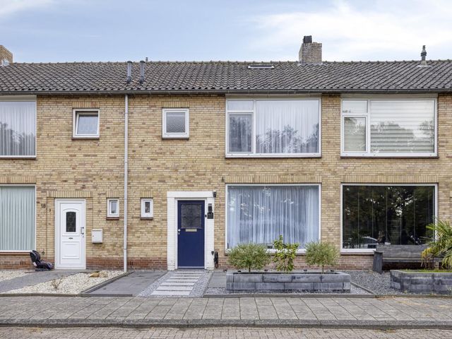 Hazelaarstraat 16, Waalwijk