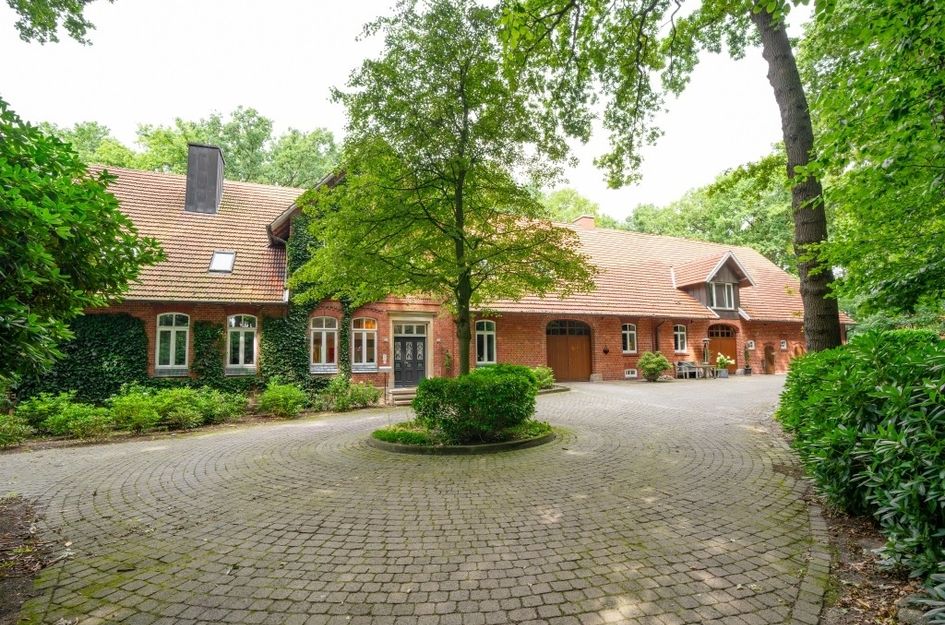 Bramharstraße 24  