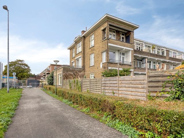 Voorthuizenstraat 242, Den Haag