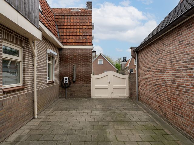 Oosteind 70, Sprang-Capelle