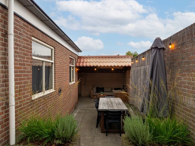 Oosteind 70, Sprang-Capelle