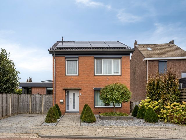 Burgemeester Geradtsstraat 8, Posterholt