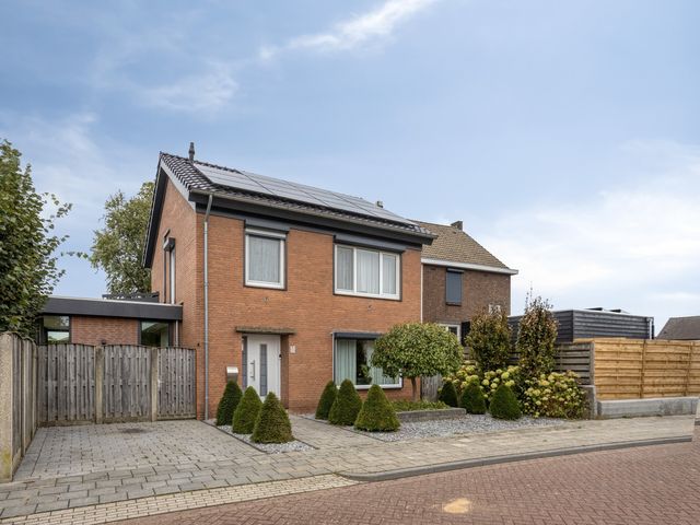 Burgemeester Geradtsstraat 8, Posterholt