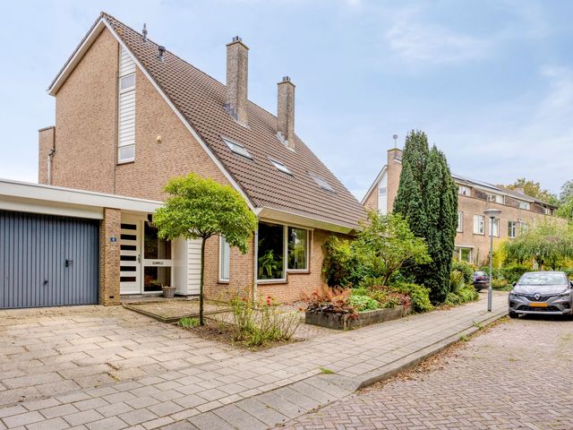 Zwaanwijk 6, Zwijndrecht