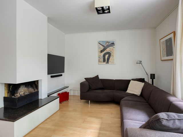 Zwaanwijk 6, Zwijndrecht