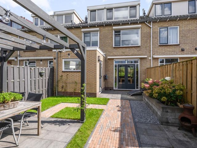 Assumburgstraat 12, Assendelft