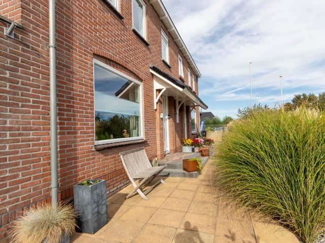 Noordeinde 64, Leimuiden