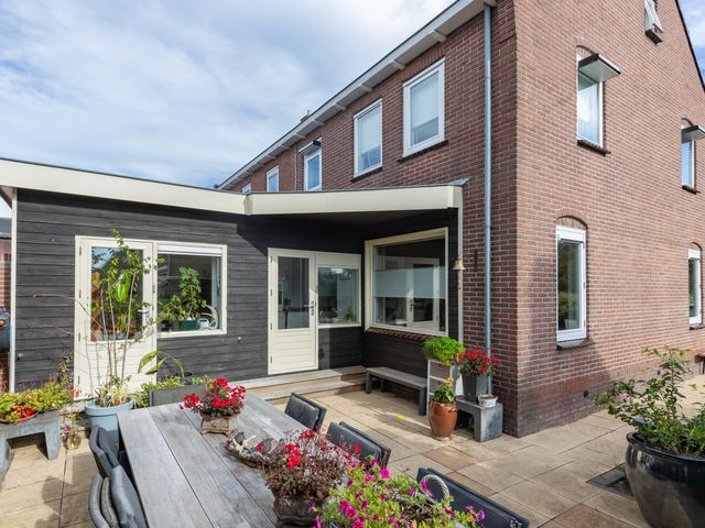 Noordeinde 64, Leimuiden