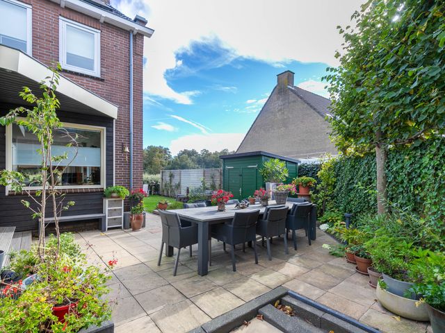 Noordeinde 64, Leimuiden