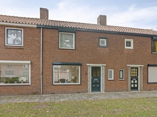 Vijverstraat 4, Halsteren
