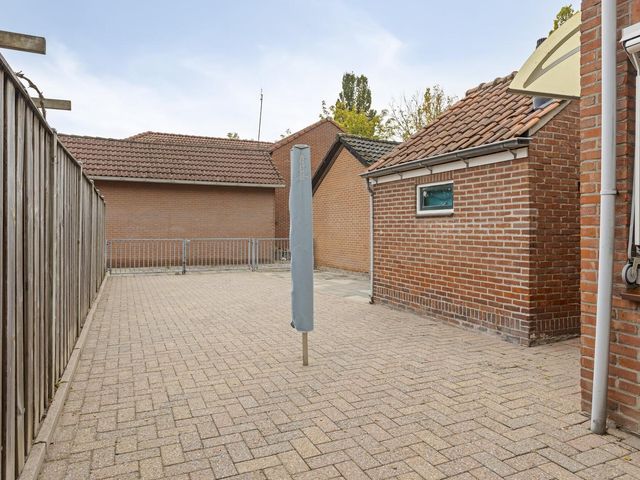 Vijverstraat 4, Halsteren