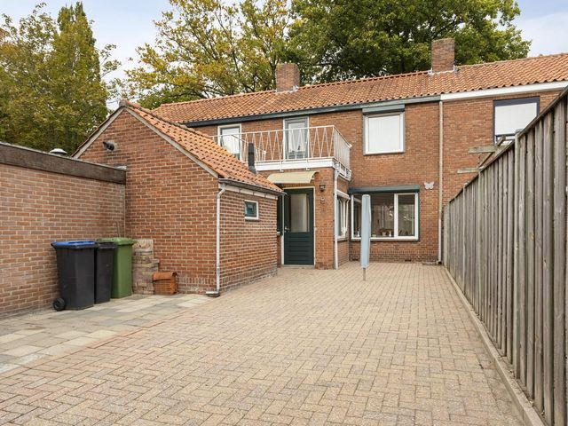 Vijverstraat 4, Halsteren