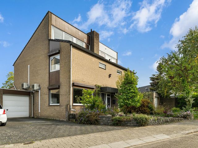 Onderste Wehr 53, Hoensbroek