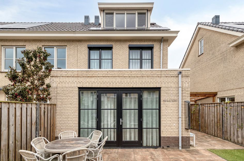 Dokter Fokkensstraat 8