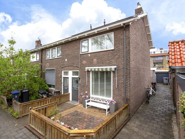 P.M.R. Versteeghstraat 51, Bussum