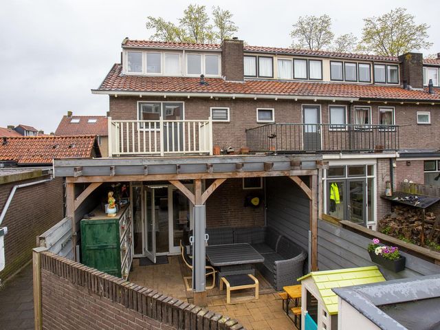 P.M.R. Versteeghstraat 51, Bussum