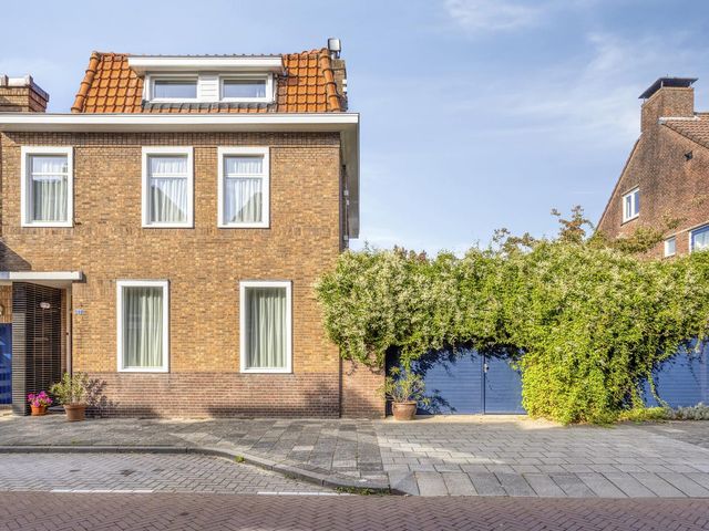 Burgemeester Schoonheijtstraat 57, Roosendaal