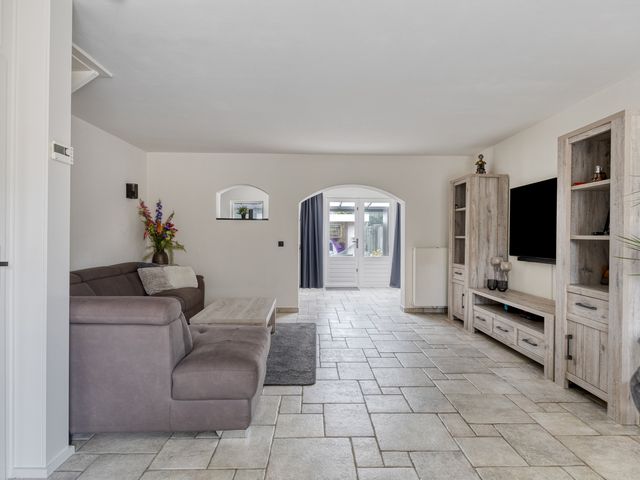 Margriet 27, Udenhout