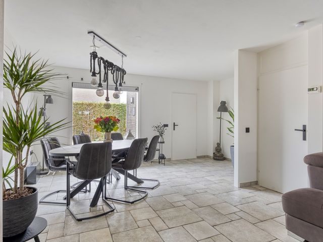 Margriet 27, Udenhout