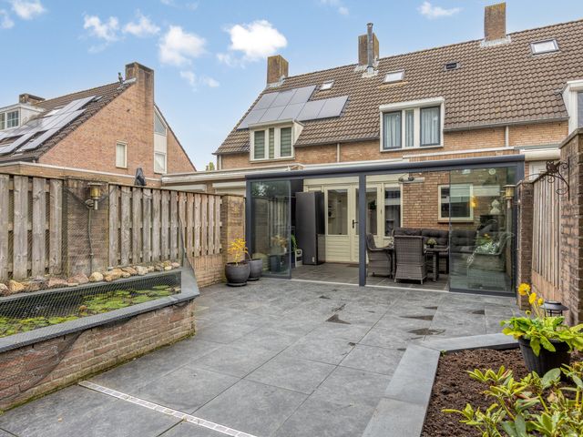 Margriet 27, Udenhout