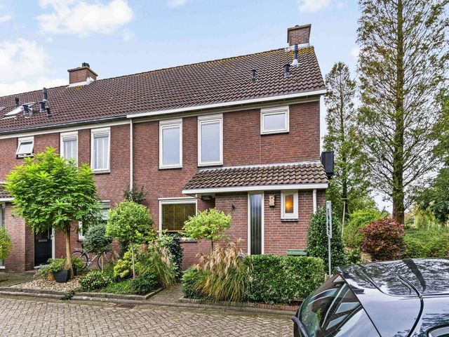 Foeliehof 24, Voorhout