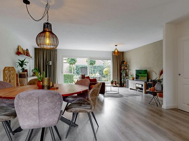 Foeliehof 24, Voorhout