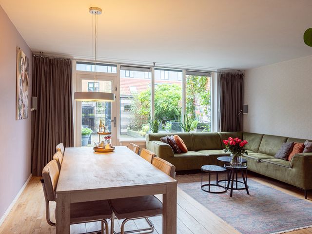 Pauwenburg 7, Hoofddorp
