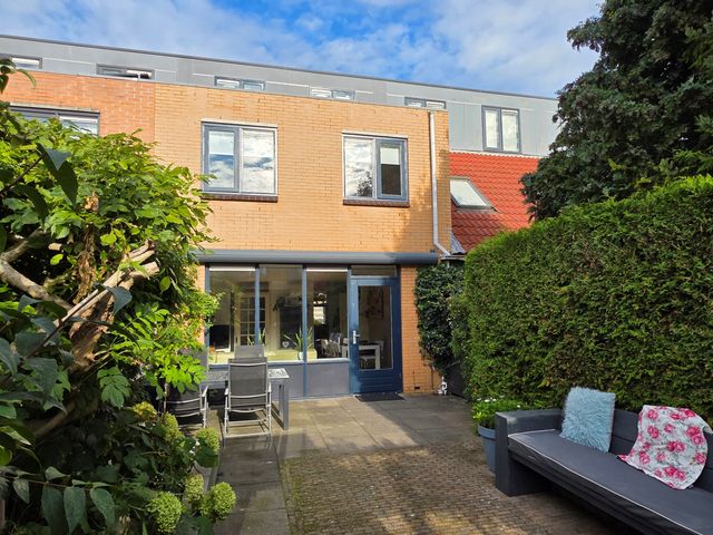 Pauwenburg 7, Hoofddorp