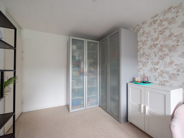 Pauwenburg 7, Hoofddorp