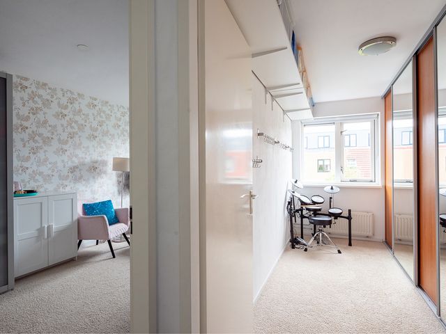 Pauwenburg 7, Hoofddorp