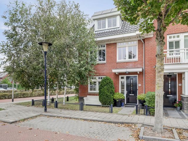 Coniferenhout 32, Barendrecht
