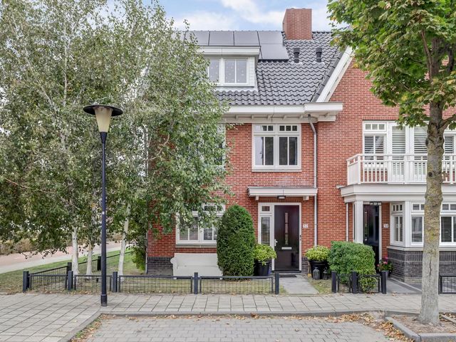 Coniferenhout 32, Barendrecht