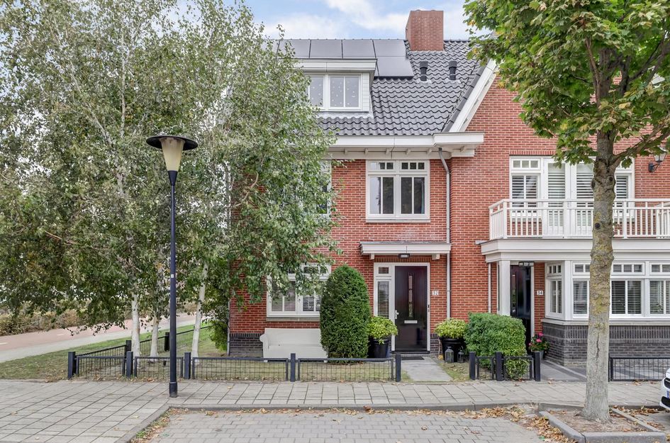 Coniferenhout 32