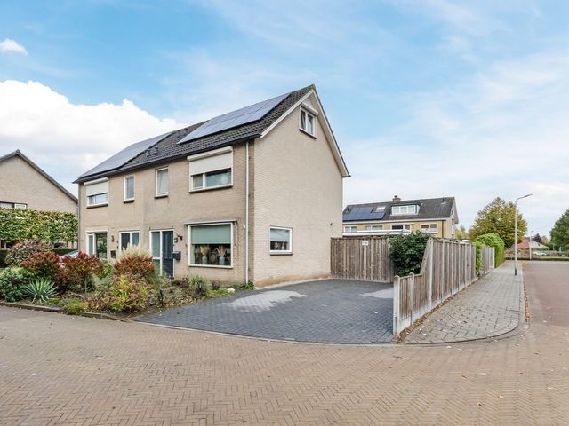 Johan Frisostraat 2, Vroomshoop