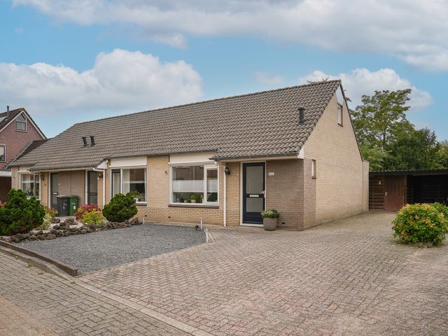 Pastoor J. Van Hovestraat 43, Beesd