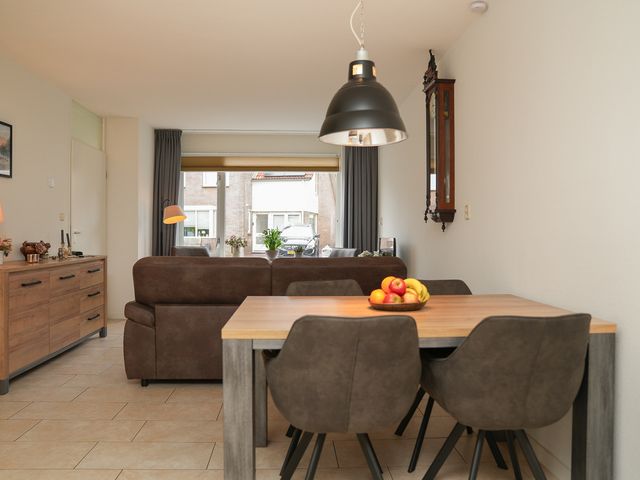 Pastoor J. Van Hovestraat 43, Beesd