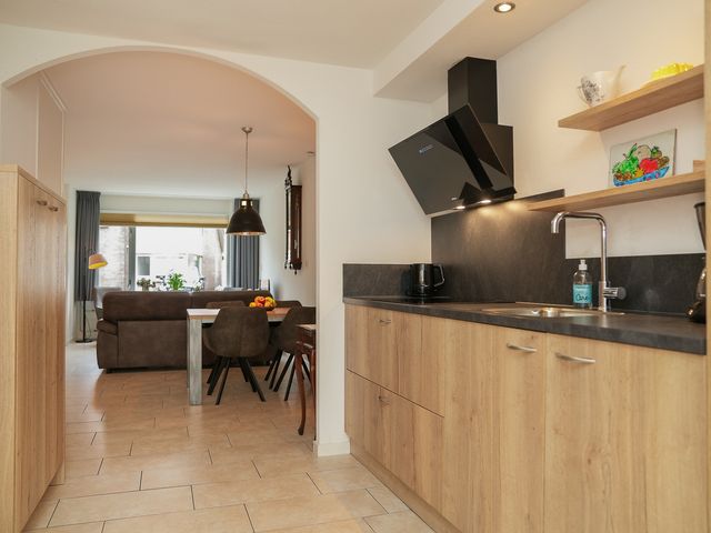 Pastoor J. Van Hovestraat 43, Beesd