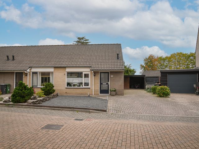 Pastoor J. Van Hovestraat 43, Beesd