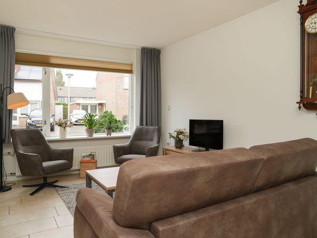 Pastoor J. Van Hovestraat 43, Beesd