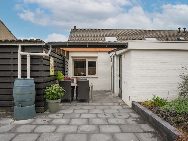 Pastoor J. Van Hovestraat 43, Beesd
