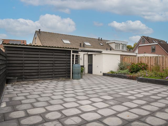 Pastoor J. Van Hovestraat 43, Beesd