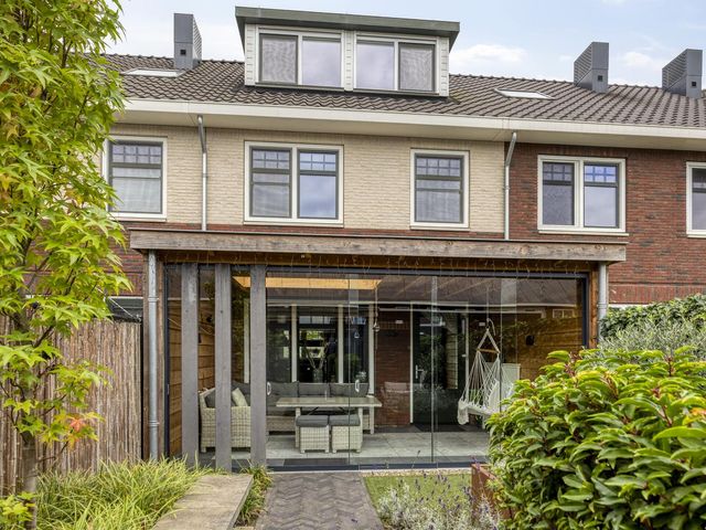 Weegbree 57, Zetten