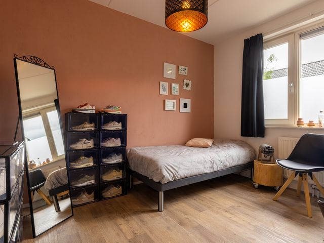 Ploeg 26, Holten