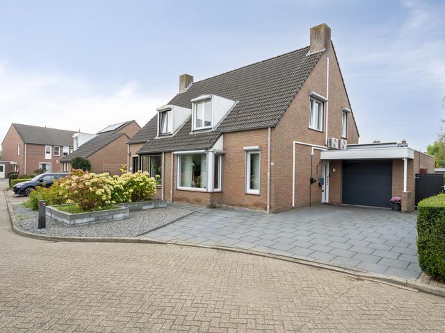 Hofstraat 8, Born
