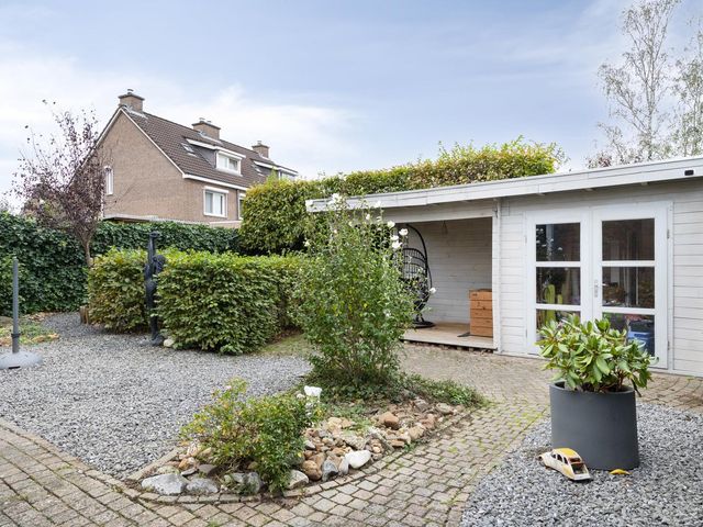 Hofstraat 8, Born