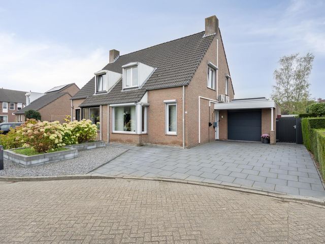 Hofstraat 8, Born